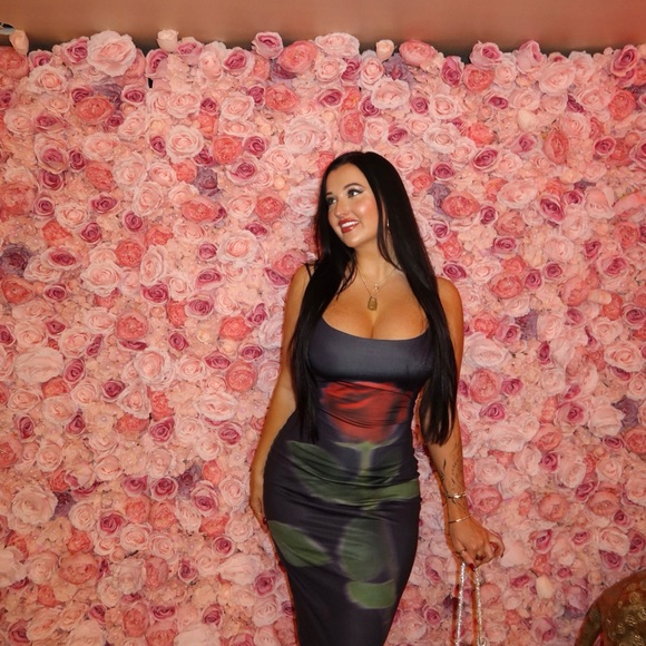 Meet your Posher, Haley - Picture 3 of 6